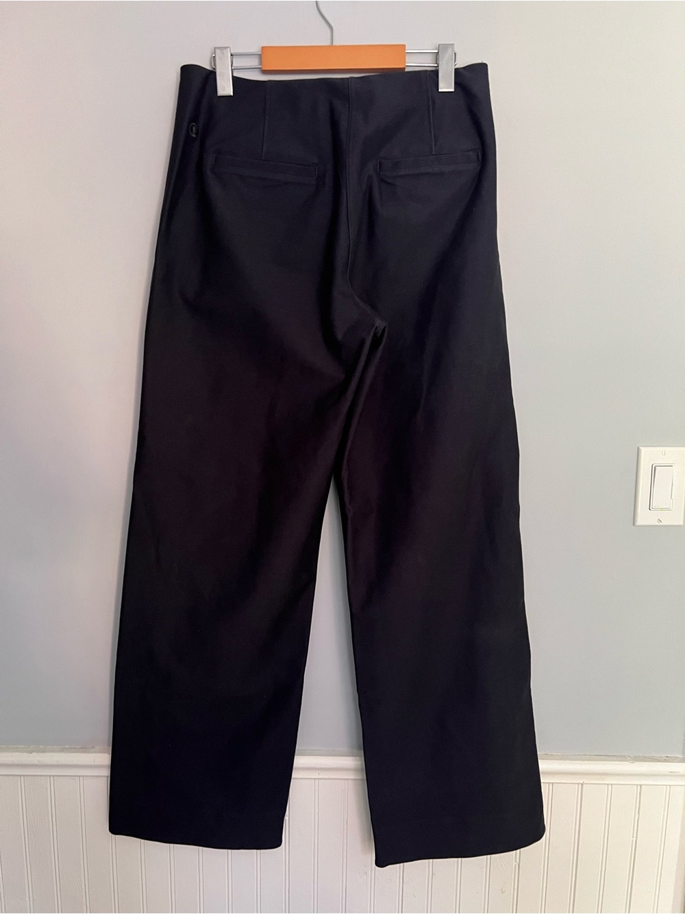 Lululemon Utilitech Relaxed-Fit Mid-Rise Trouser
Black Night Size 10 - Picture 3 of 9